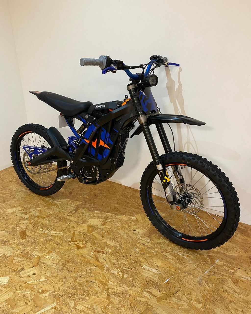 photo_5055431830769085504_y