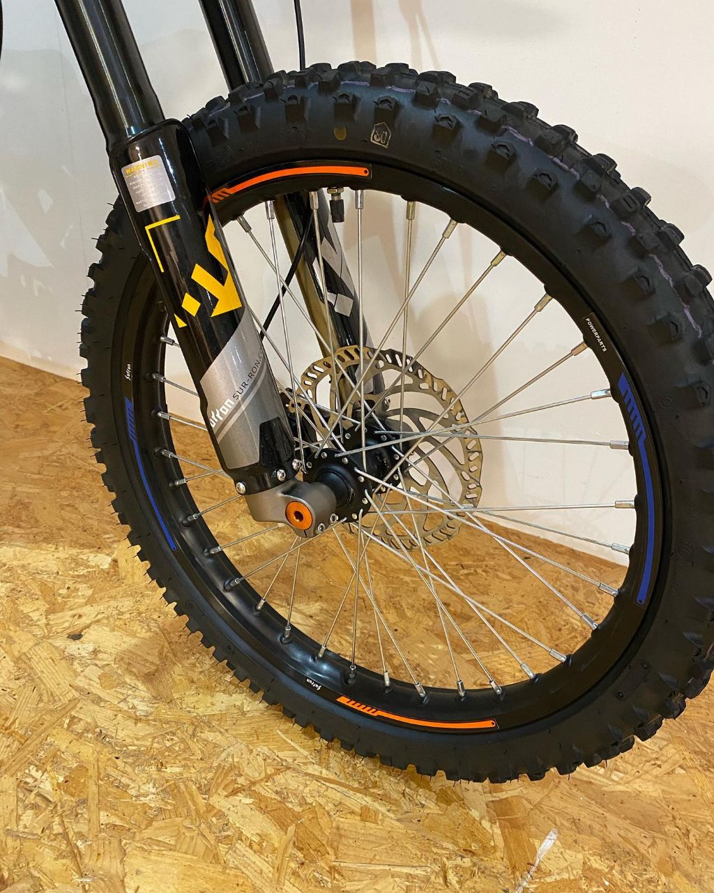 photo_5055431830769085505_y