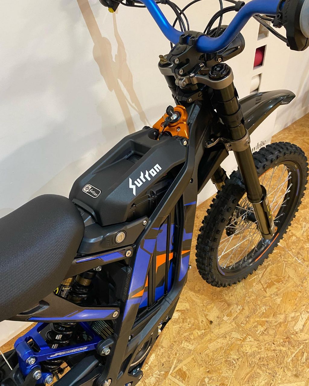 photo_5055431830769085507_y