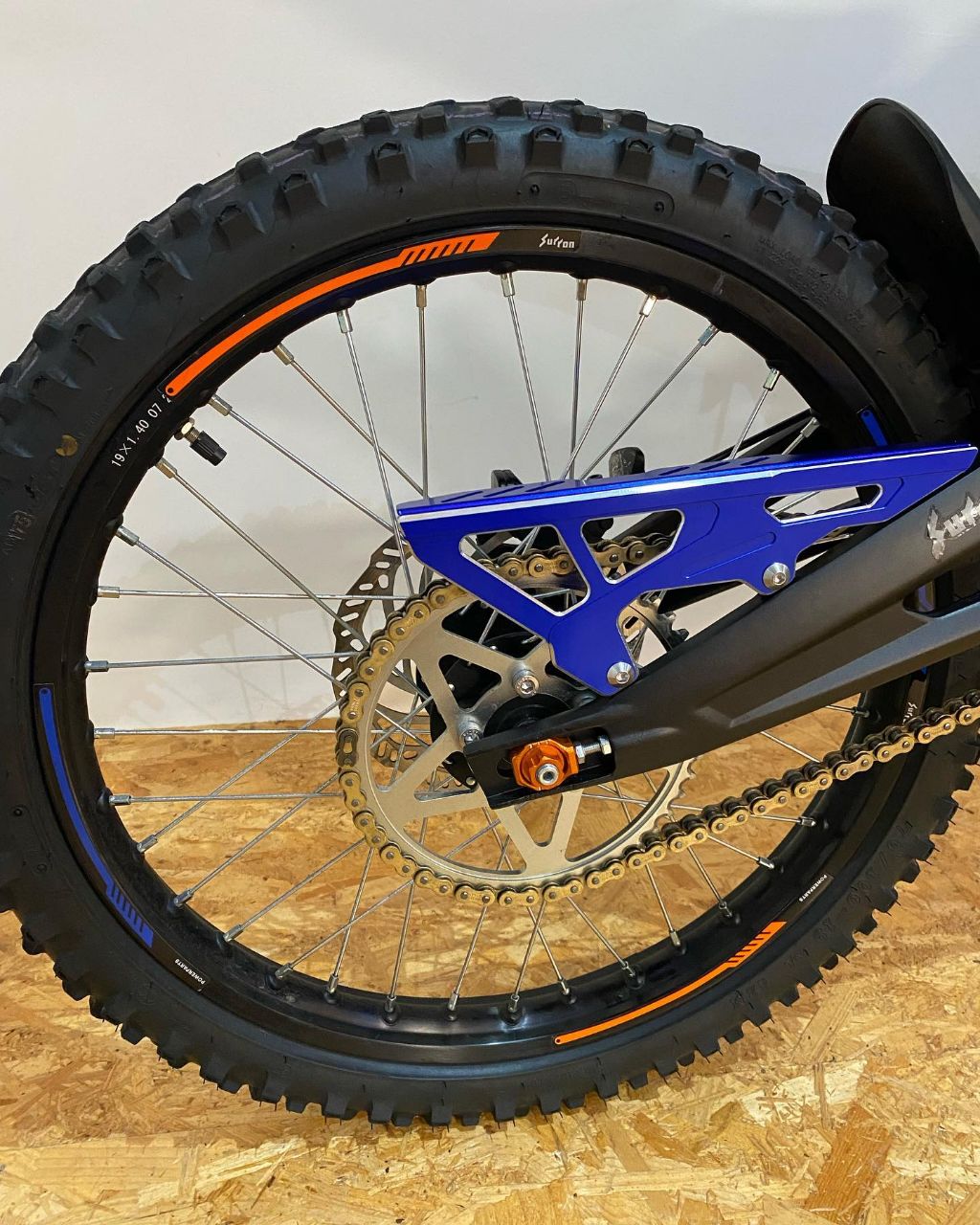 photo_5055431830769085508_y