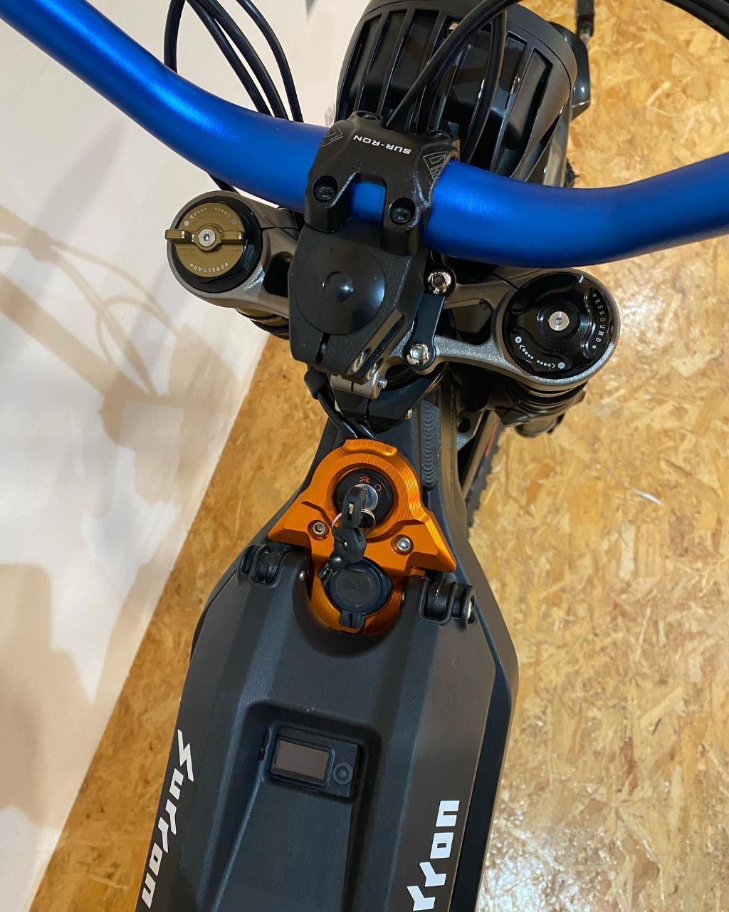 photo_5055431830769085509_y