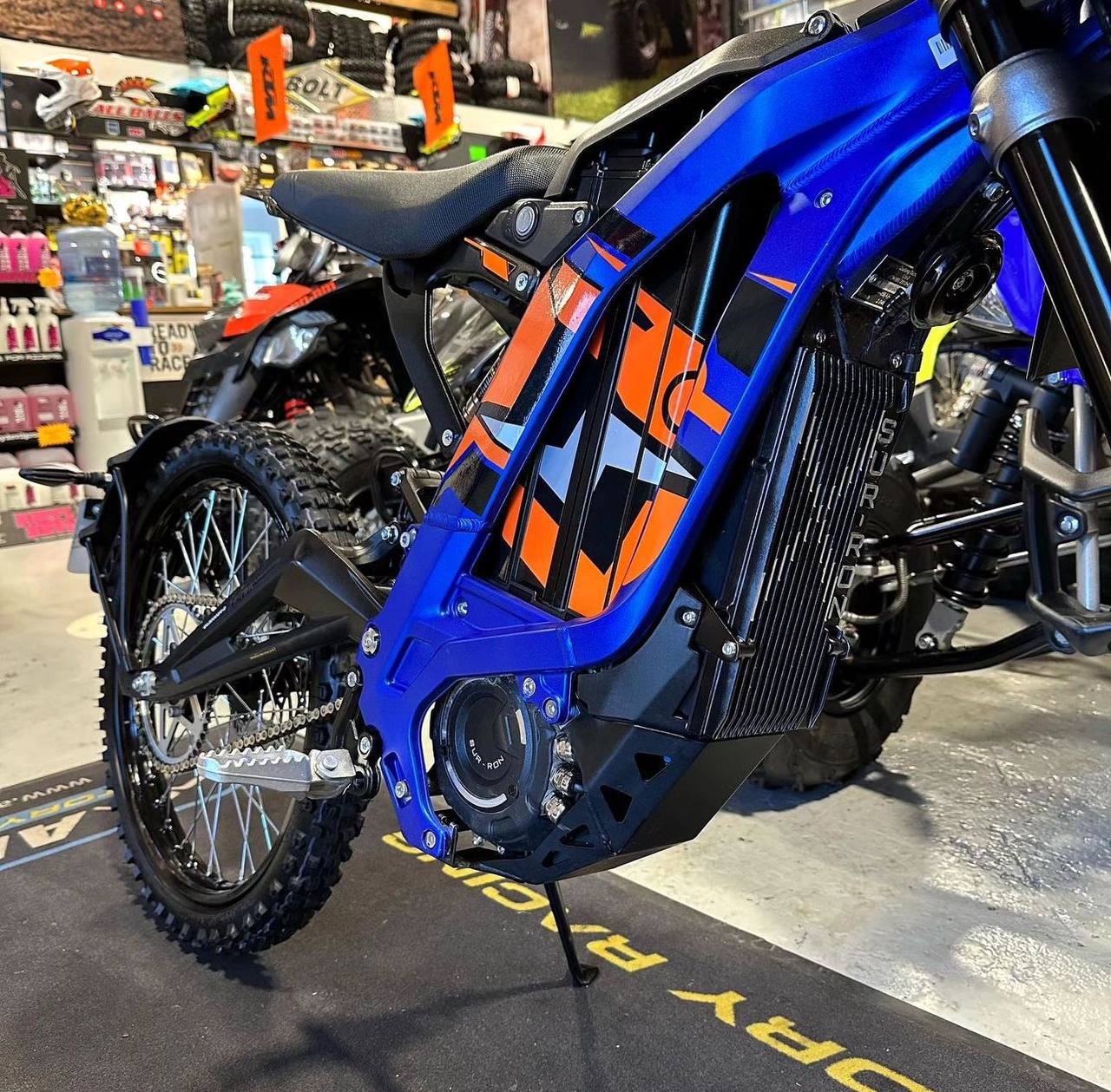 photo_5825407338230693748_y